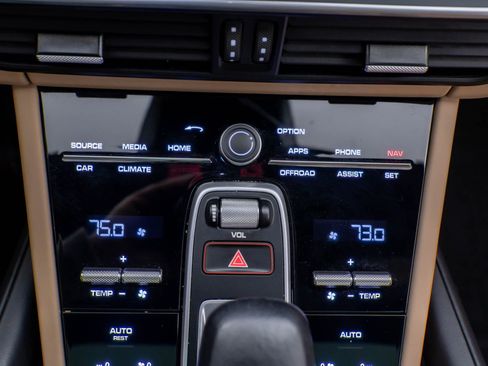 Certified 2023 Porsche Cayenne Platinum Edition image 24