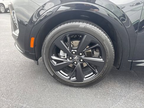 Used 2024 Buick Envision Sport Touring image 2