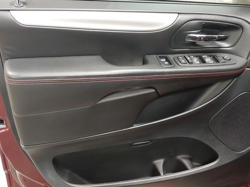Used 2019 Dodge Grand Caravan GT image 25