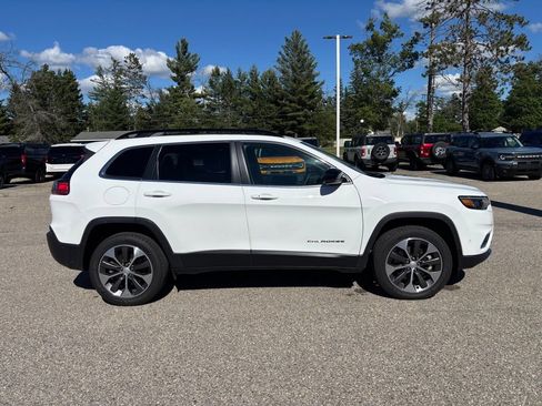 Used 2022 Jeep Cherokee Limited w/ Elite Package AWD/4WD image 2
