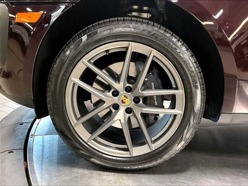 Used 2025 Porsche Macan image 14