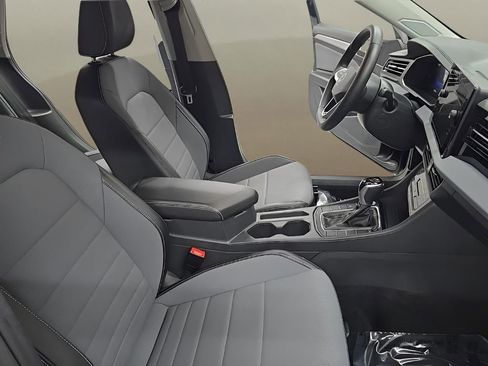 Used 2025 Volkswagen Jetta SE image 20