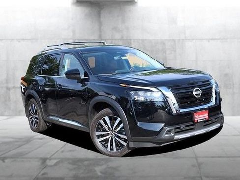 Certified 2025 Nissan Pathfinder Platinum FWD image 2