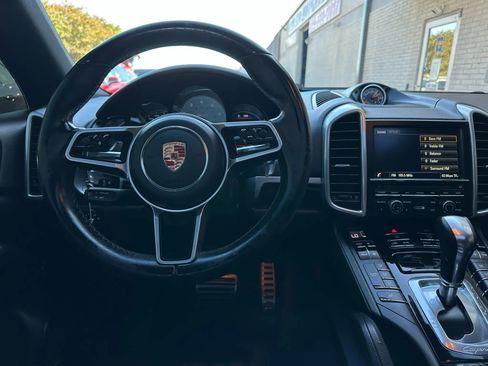 Used 2015 Porsche Cayenne S image 28