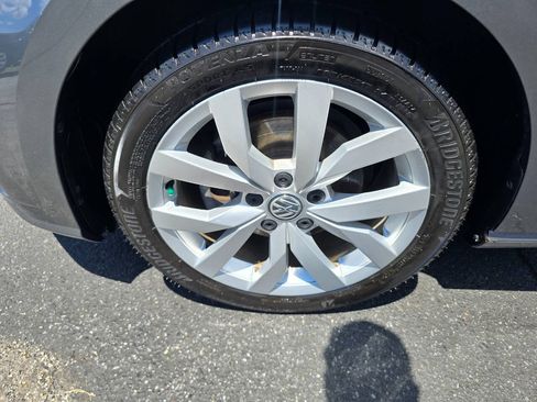 Used 2019 Volkswagen Golf S FWD image 10