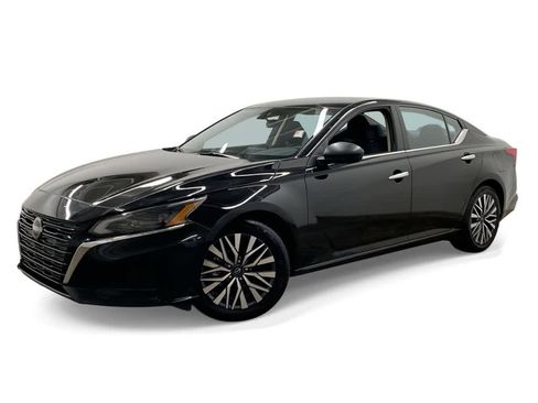 Used 2024 Nissan Altima 2.5 SV image 1