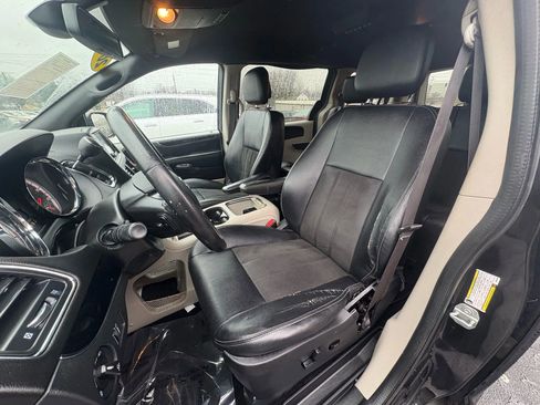 Used 2019 Dodge Grand Caravan SXT image 19