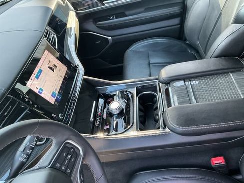 Used 2022 Jeep Wagoneer Series III w/ Flexible Seating Group AWD/4WD image 19