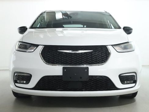 Used 2024 Chrysler Pacifica Limited FWD image 6