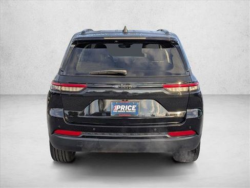 Used 2023 Jeep Grand Cherokee Limited w/ Black Appearance Package image 7