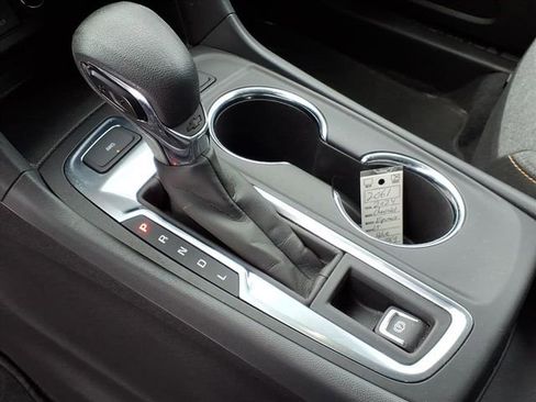 Used 2024 Chevrolet Equinox LT image 12