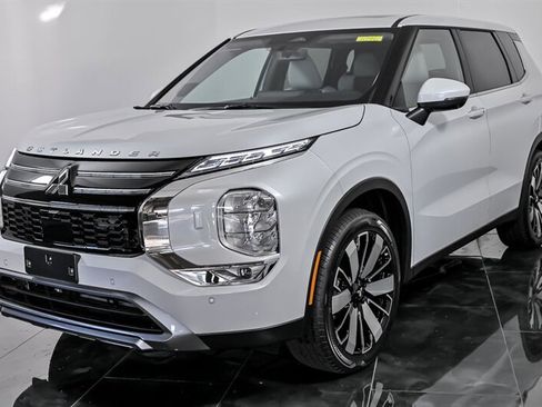 New 2025 Mitsubishi Outlander SE image 5