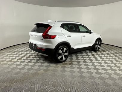 Used 2021 Volvo XC40 T5 Momentum w/ Premium Package