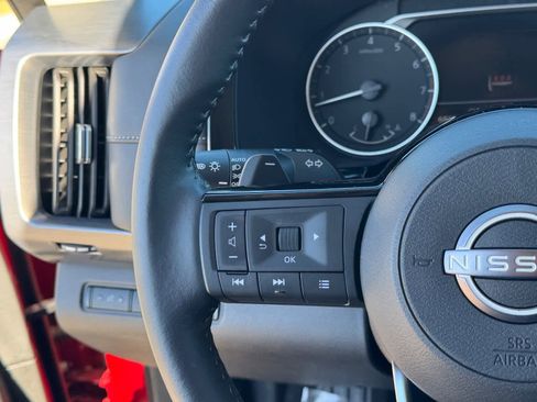 Certified 2025 Nissan Pathfinder SL w/ SL Premium Package image 18