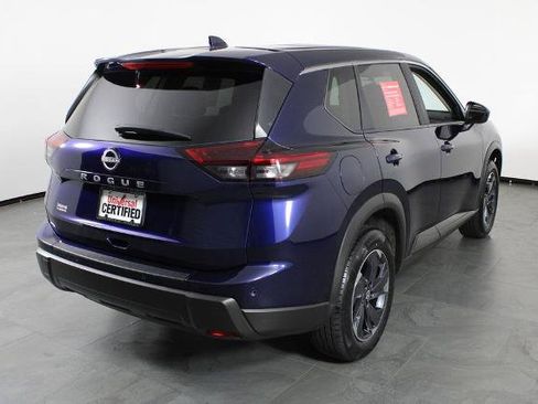 Certified 2025 Nissan Rogue SV FWD image 4