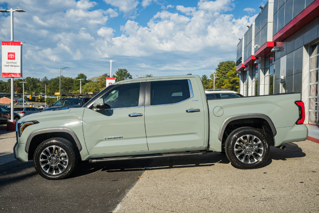 Used 2024 Toyota Tundra Limited AWD/4WD image 4