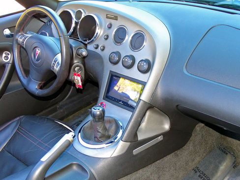 Used 2008 Pontiac Solstice GXP w/ Premium Package image 11