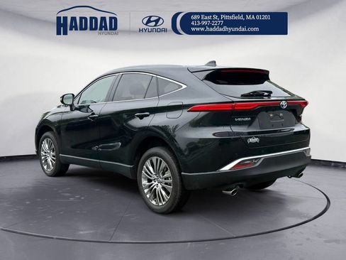 Used 2023 Toyota Venza XLE AWD/4WD image 3