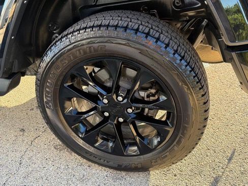 Used 2022 Jeep Wrangler Unlimited Sahara image 15