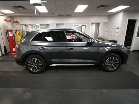 Used 2023 Audi Q5 2.0T Premium w/ Convenience Package AWD/4WD image 9