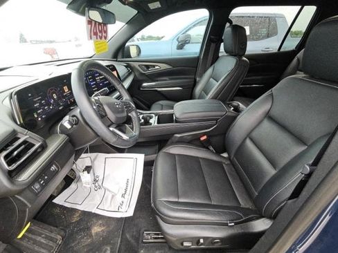 Used 2025 Chevrolet Traverse LT w/ Midnight/Sport Edition FWD image 10