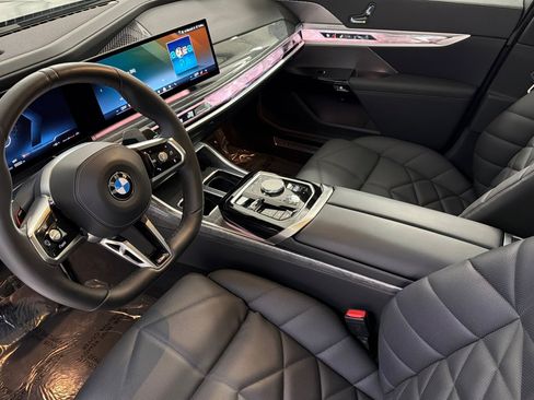 Used 2023 BMW 740i w/ Parking Assistance Package RWD image 4