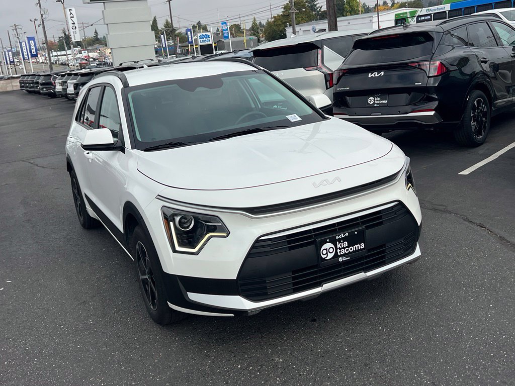 Certified 2025 Kia Niro LX FWD image 7