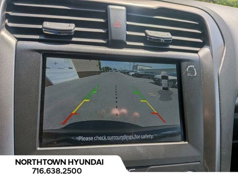 Used 2020 Ford Fusion SE FWD image 21