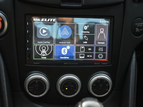 Used 2015 Nissan 370Z Coupe image 21