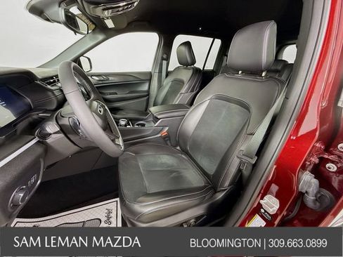 Used 2024 Jeep Grand Cherokee Altitude image 3