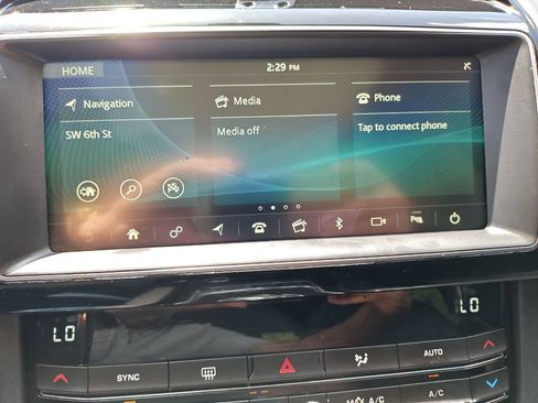 Used 2019 Jaguar F-PACE AWD/4WD image 23