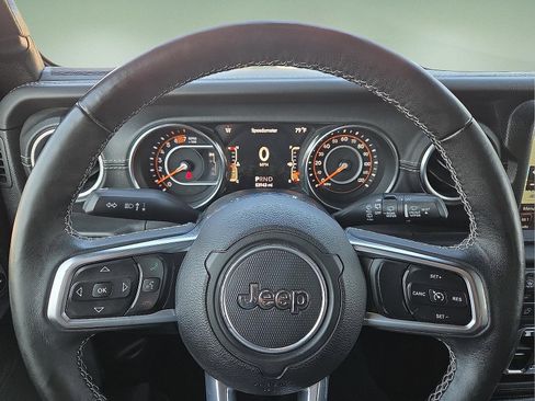 Used 2019 Jeep Wrangler Unlimited Sahara AWD/4WD image 25