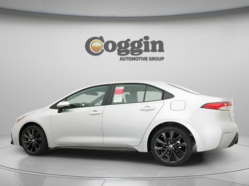 Used 2025 Toyota Corolla SE FWD image 7