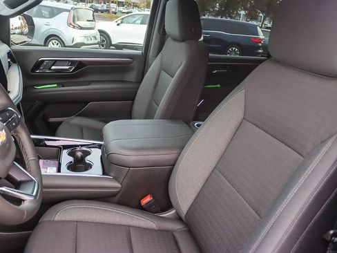 New 2026 Chevrolet Suburban LS image 16