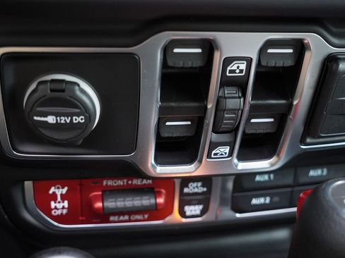 Certified 2025 Jeep Wrangler Unlimited Rubicon 4xe w/ Safety Group image 30