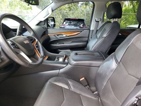 Used 2020 Cadillac Escalade ESV Premium Luxury AWD/4WD image 17