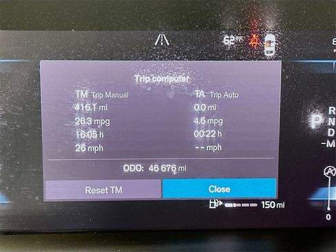 Used 2023 Volvo XC40 B4 Plus image 15