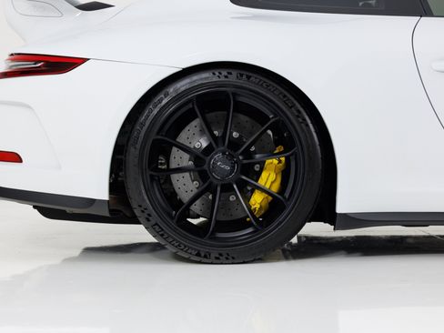 Used 2018 Porsche 911 GT3 RWD image 12