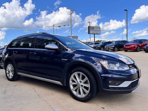 Used 2017 Volkswagen Golf Alltrack SE AWD/4WD image 6