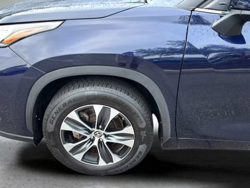 Used 2020 Toyota Highlander XLE FWD image 38