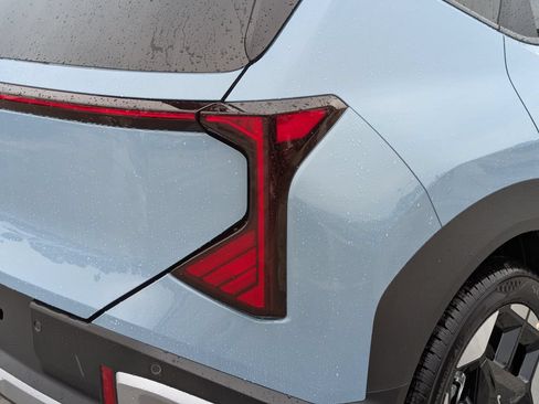 New 2027 Kia Seltos S FWD image 12