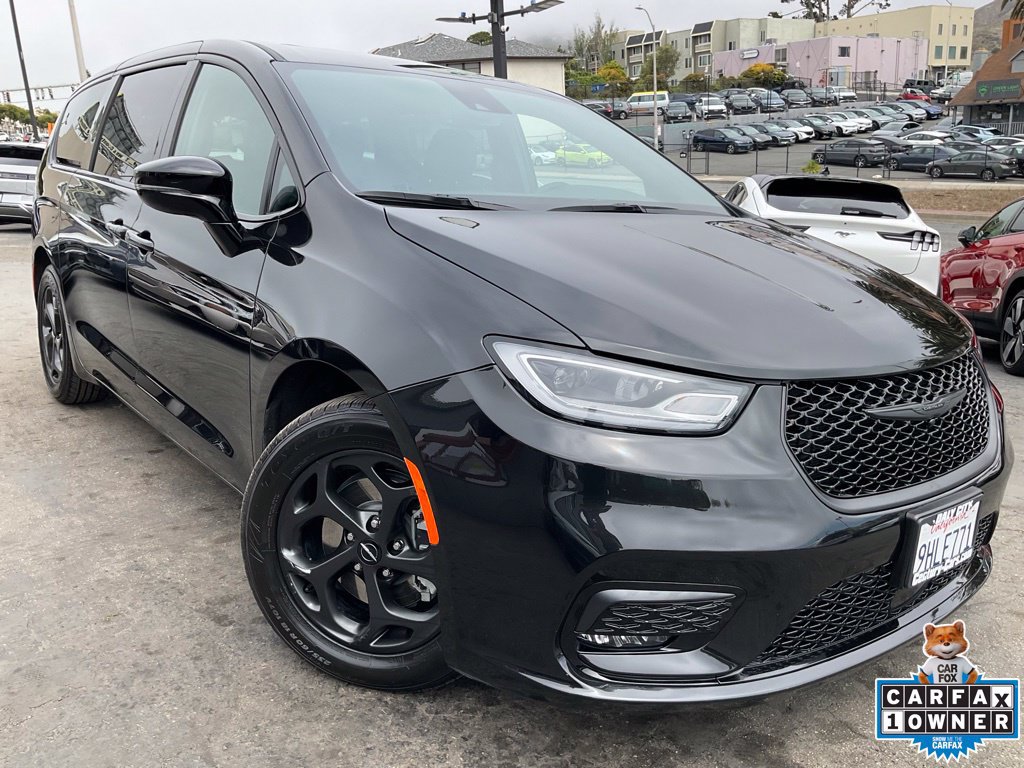 Used 2023 Chrysler Pacifica Limited w/ Uconnect Theater Family Group FWD image 1