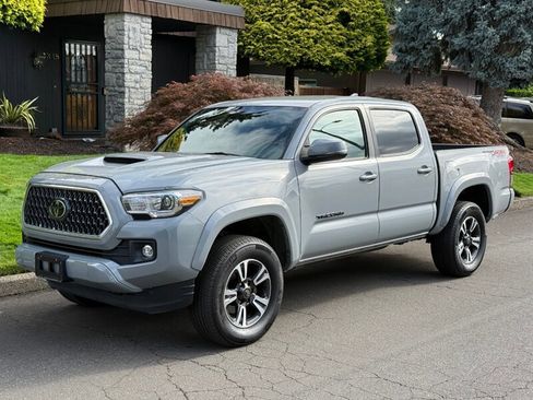 Used 2019 Toyota Tacoma TRD Sport image 1