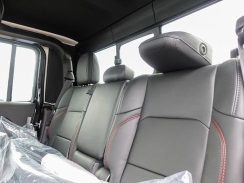New 2025 Jeep Gladiator Rubicon image 27