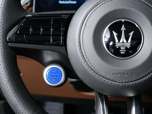 New 2025 Maserati Grecale GT image 11