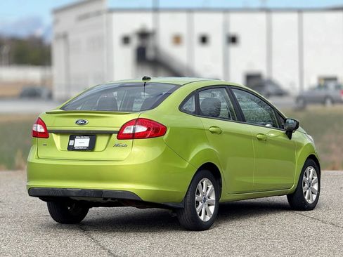 Used 2012 Ford Fiesta SE image 8