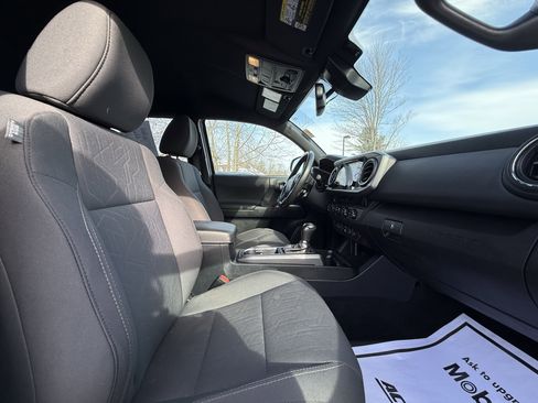 Used 2018 Toyota Tacoma TRD Off-Road image 33