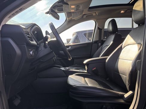 Used 2020 Ford Escape Titanium image 10