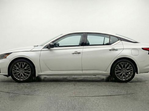 Used 2025 Nissan Altima 2.5 SV image 5
