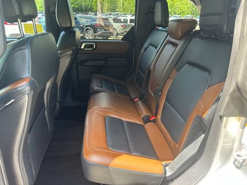 Used 2024 Ford Bronco Outer Banks AWD/4WD image 19